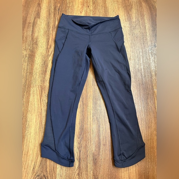 Lululemon Athletica  womens size 6 Capris - Picture 1 of 5